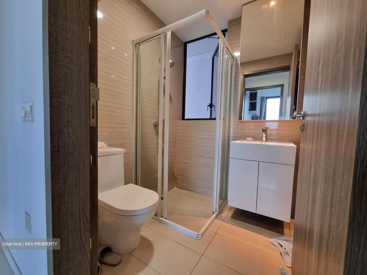 Sky Vue (D20), Condominium #561251211